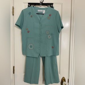Alfred Dunner - 2 Piece Top & Pants - 10 Petite - EUC!